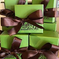 Load image into Gallery viewer, Dark Chocolate Pecan Signature Toffee - 1/2 lb - Toffee to Go