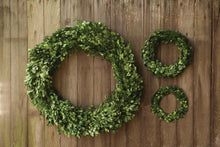 Load image into Gallery viewer, Round Boxwood Wreath - 9-3/4&quot;
